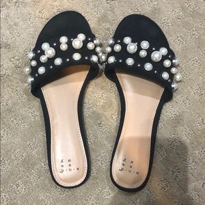 Black embellished pearl slides